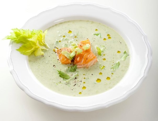Крем-суп из моцареллы с семгой и зеленью